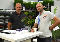 Ad van der Knaap van Ad Sales Support, mede voor FBB Plant en Conifers van der Veken, stond even lekker bij te kletsen met Rene Bol van Plantagen.